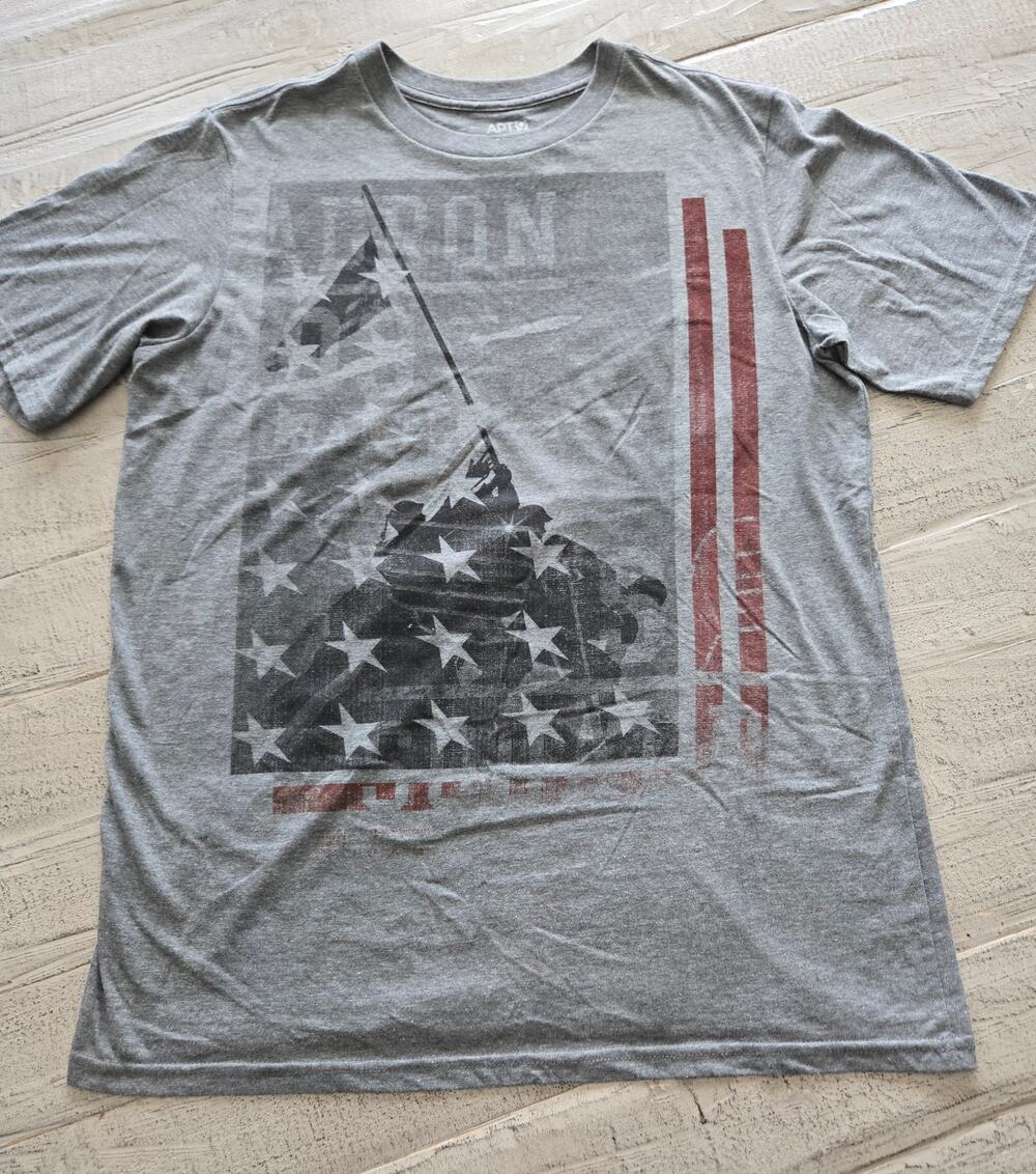 Apt. 9 Distressed American Flag Graphic T-Shirt Gray Men's Large